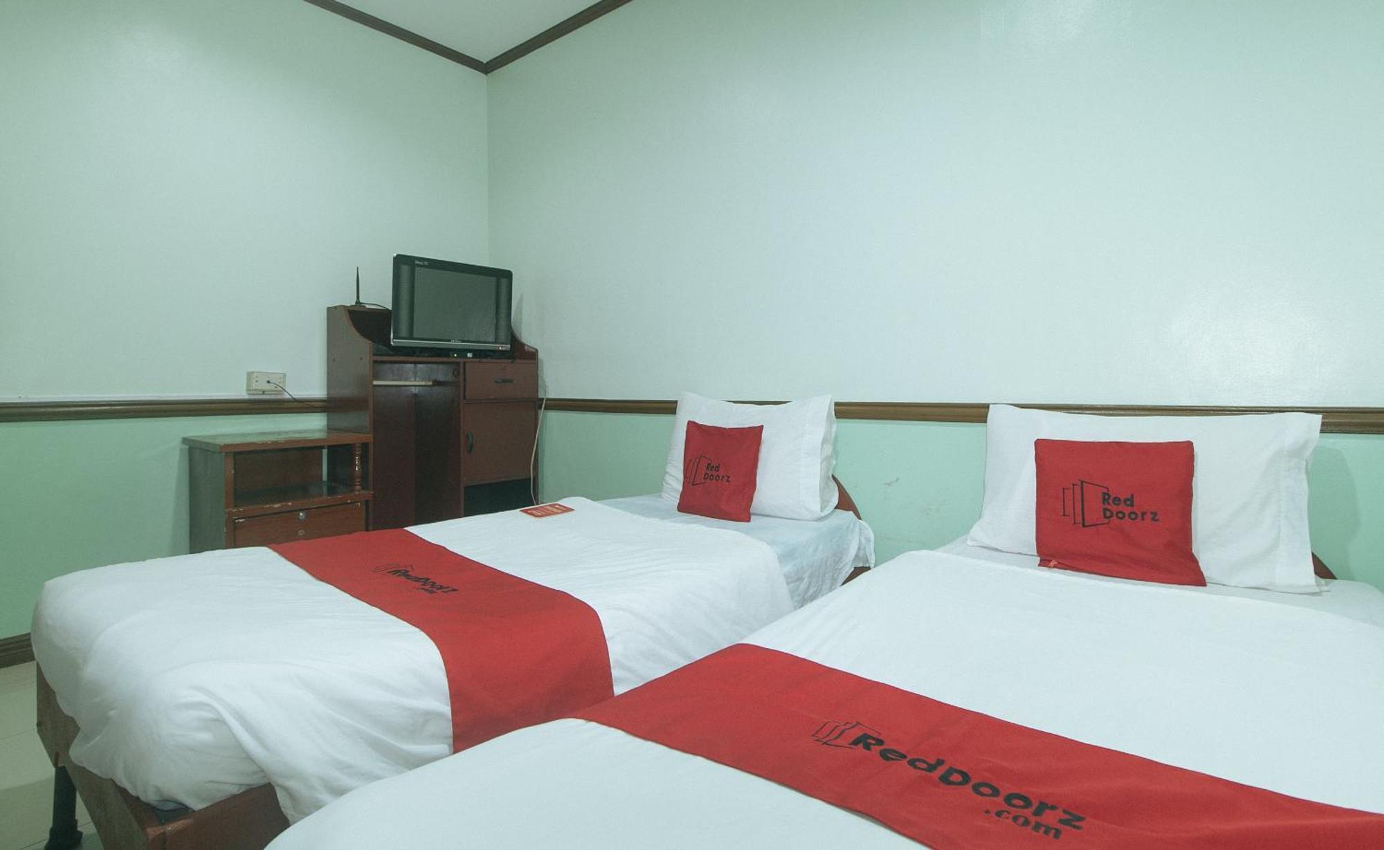 โอโย 166 มานยัก เพนชั่น เฮาส์ - พนักงานฉีดวัคซีนแล้ว Hotel Cebu ภายนอก รูปภาพ