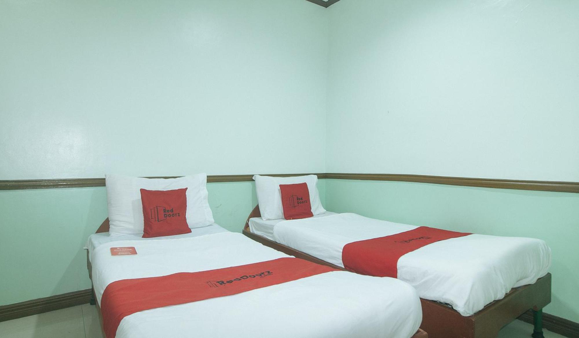 โอโย 166 มานยัก เพนชั่น เฮาส์ - พนักงานฉีดวัคซีนแล้ว Hotel Cebu ภายนอก รูปภาพ