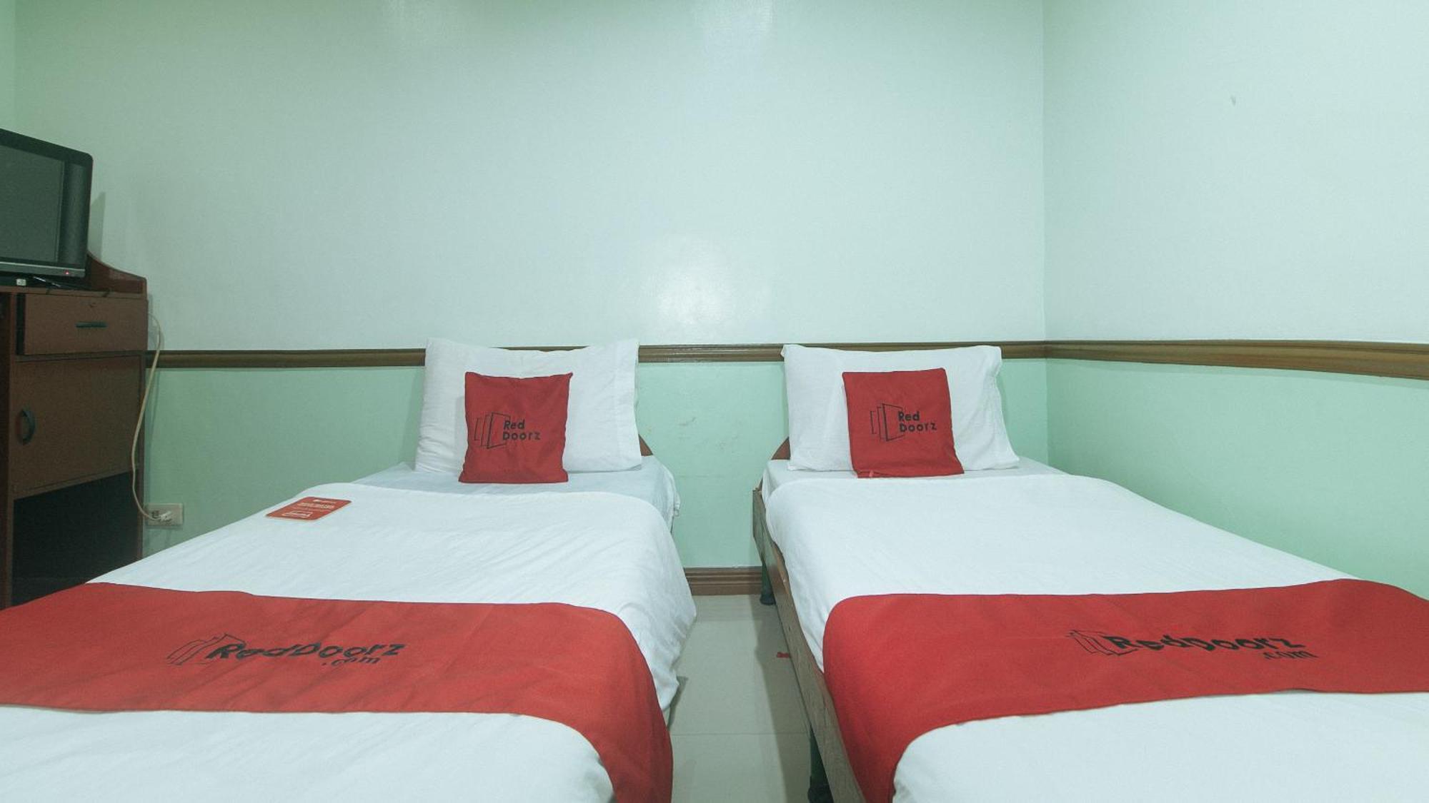 โอโย 166 มานยัก เพนชั่น เฮาส์ - พนักงานฉีดวัคซีนแล้ว Hotel Cebu ภายนอก รูปภาพ