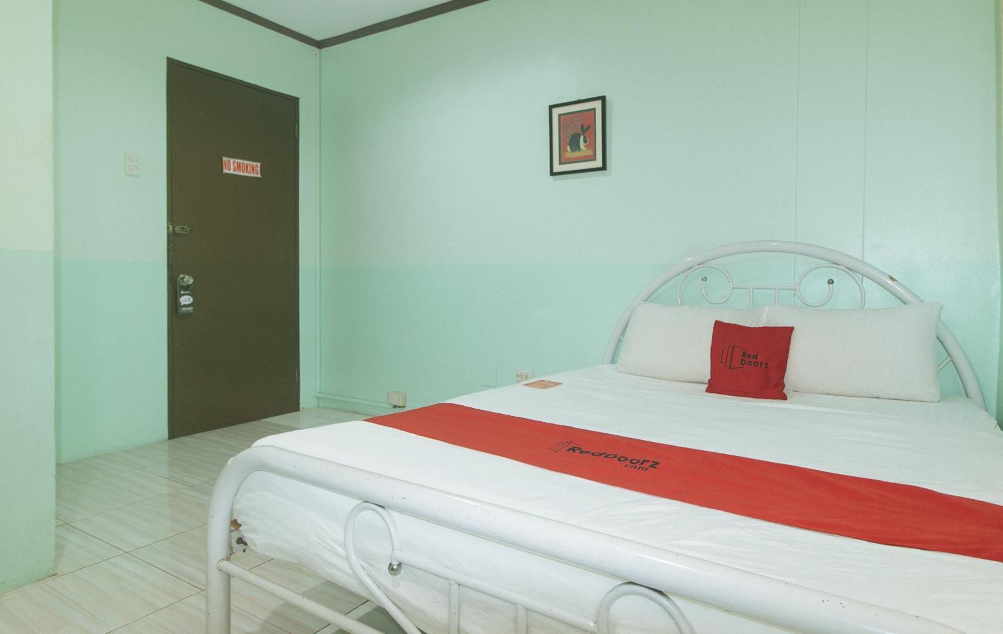 โอโย 166 มานยัก เพนชั่น เฮาส์ - พนักงานฉีดวัคซีนแล้ว Hotel Cebu ภายนอก รูปภาพ