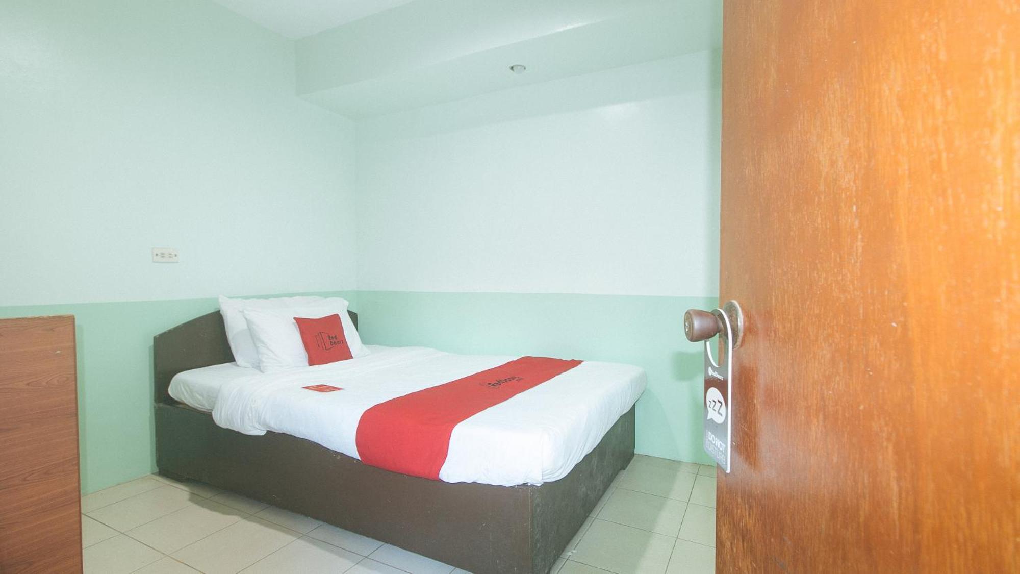 โอโย 166 มานยัก เพนชั่น เฮาส์ - พนักงานฉีดวัคซีนแล้ว Hotel Cebu ภายนอก รูปภาพ