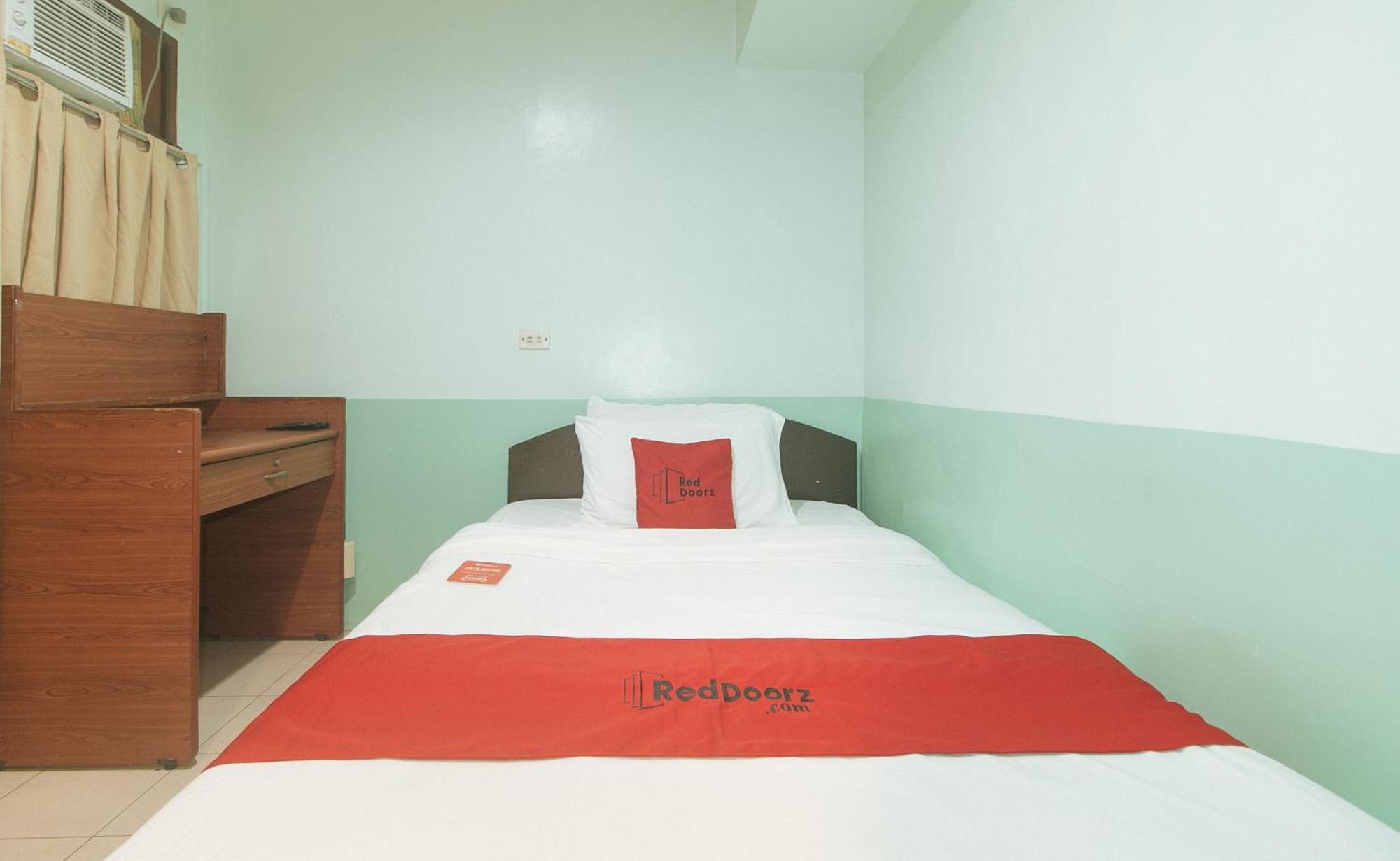 โอโย 166 มานยัก เพนชั่น เฮาส์ - พนักงานฉีดวัคซีนแล้ว Hotel Cebu ภายนอก รูปภาพ