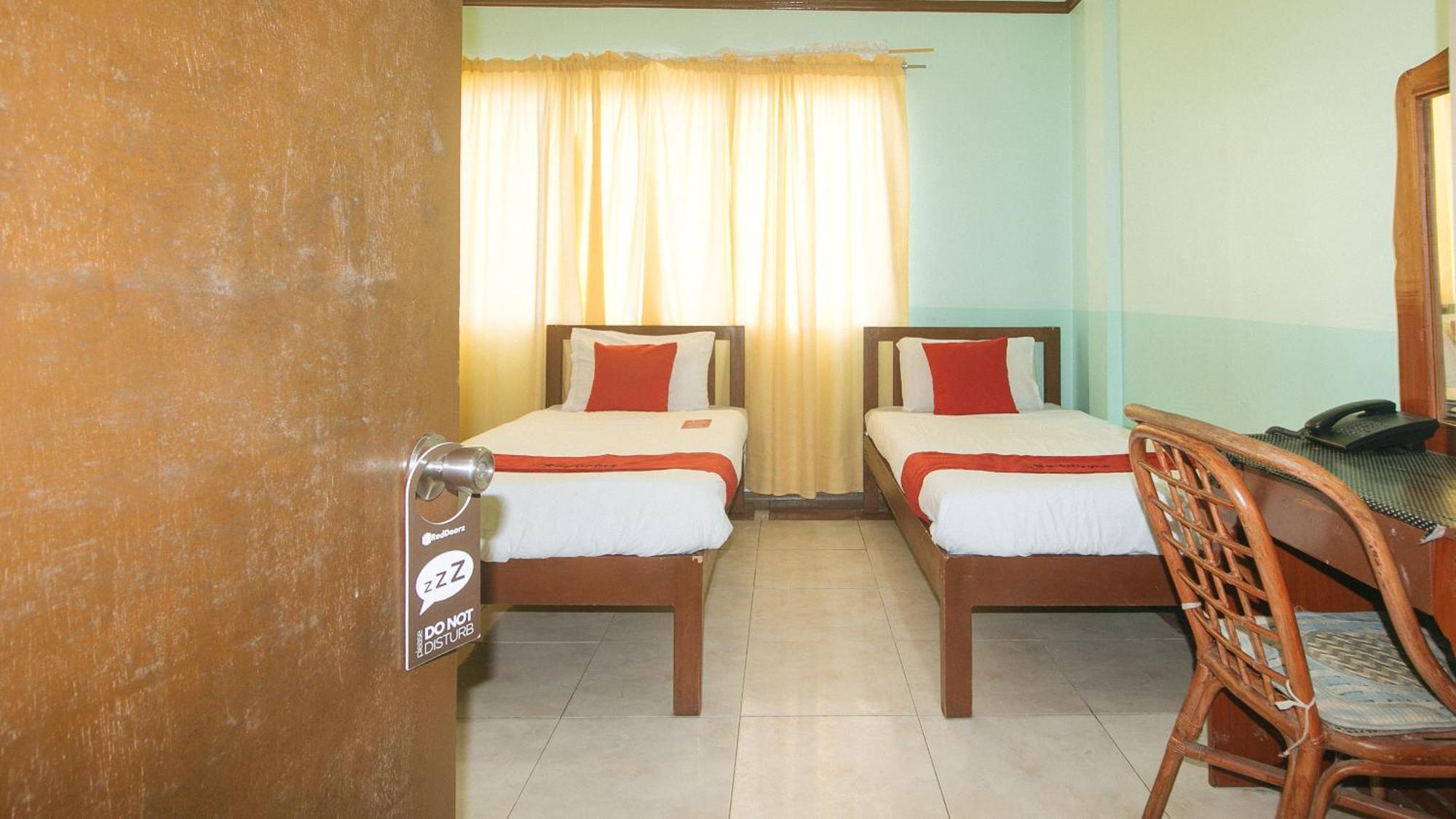 โอโย 166 มานยัก เพนชั่น เฮาส์ - พนักงานฉีดวัคซีนแล้ว Hotel Cebu ภายนอก รูปภาพ
